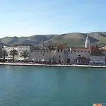 Tudor Трогір