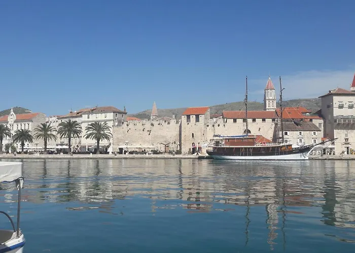 Tudor Πανσιόν Τρογκίρ