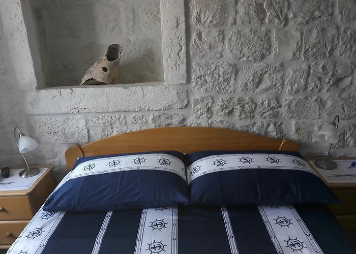 Tudor Casa de hóspedes Trogir